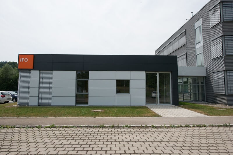 Feierliche Inbetriebnahme der zweiten Laborerweiterung beim IFO –Institut für Oberflächentechnik