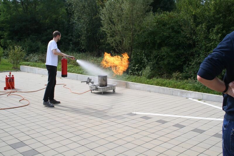 Feuer löschen mit Abstand